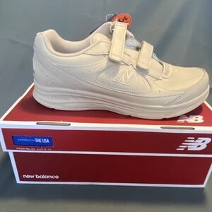New Balance Women's walking sneakers/shoes